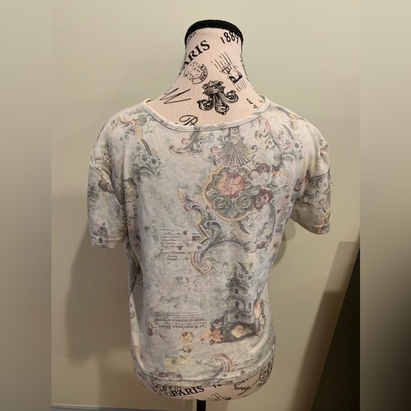 Cream and White graphic tea size small - Picture 3 of 6